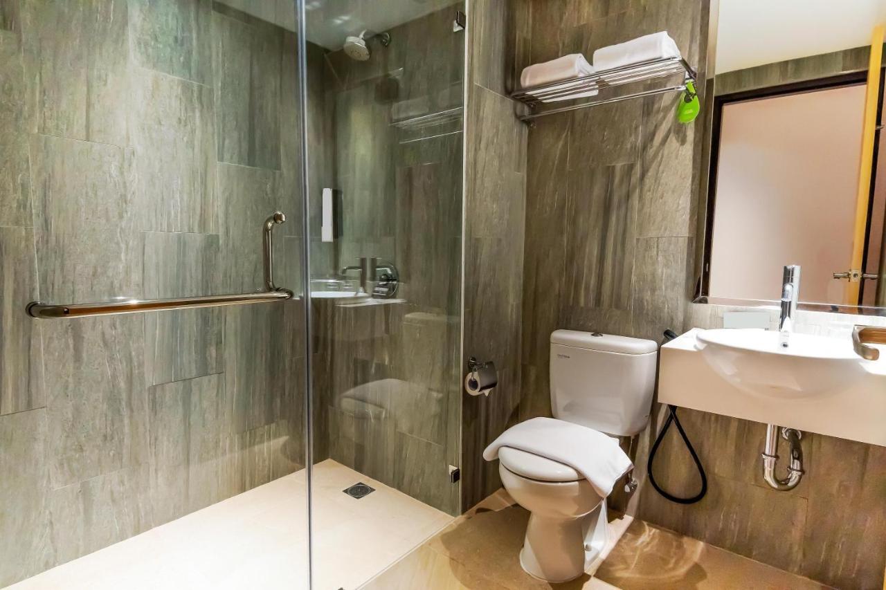 Fox Hotel Jayapura Kültér fotó
