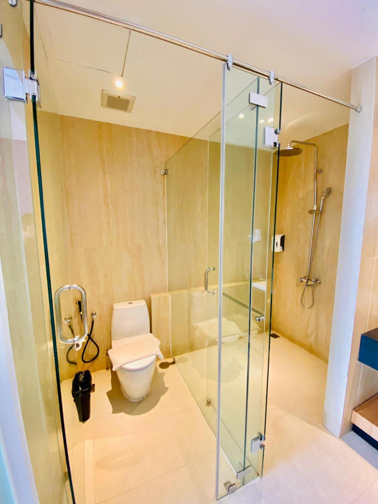 Fox Hotel Jayapura Kültér fotó